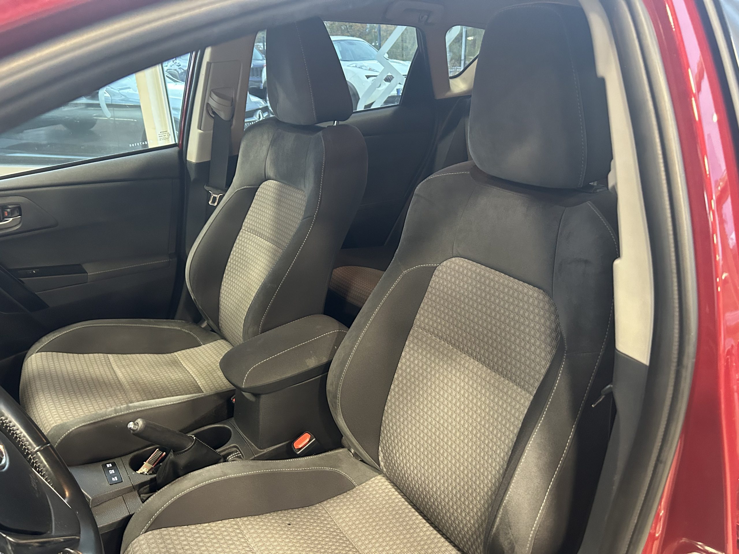 TOYOTA AURIS II (2) 1.8 HYBRIDE 136 DESIGN AUTO – Image 10