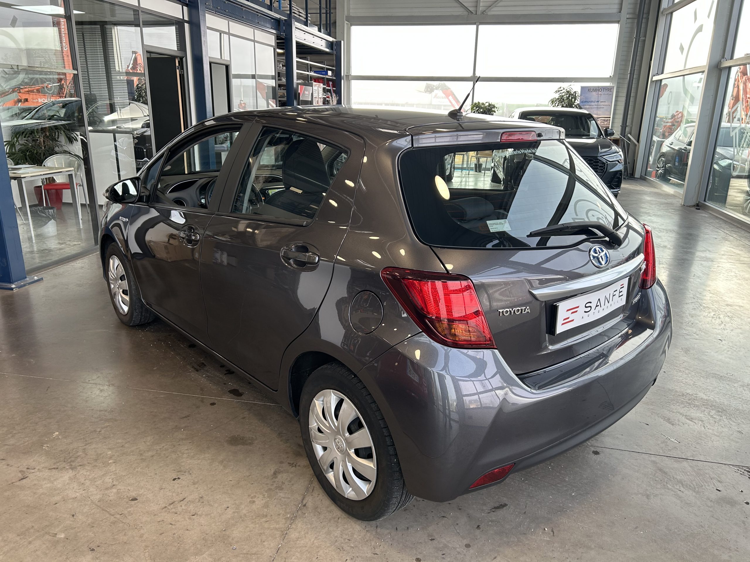 TOYOTA YARIS III (2) HYBRID 100H DYNAMIC 5P – Image 3