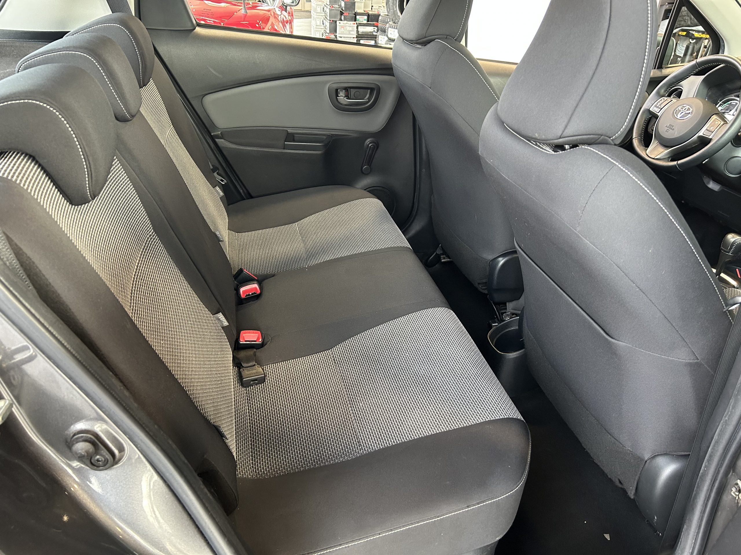 TOYOTA YARIS III (2) HYBRID 100H DYNAMIC 5P – Image 11