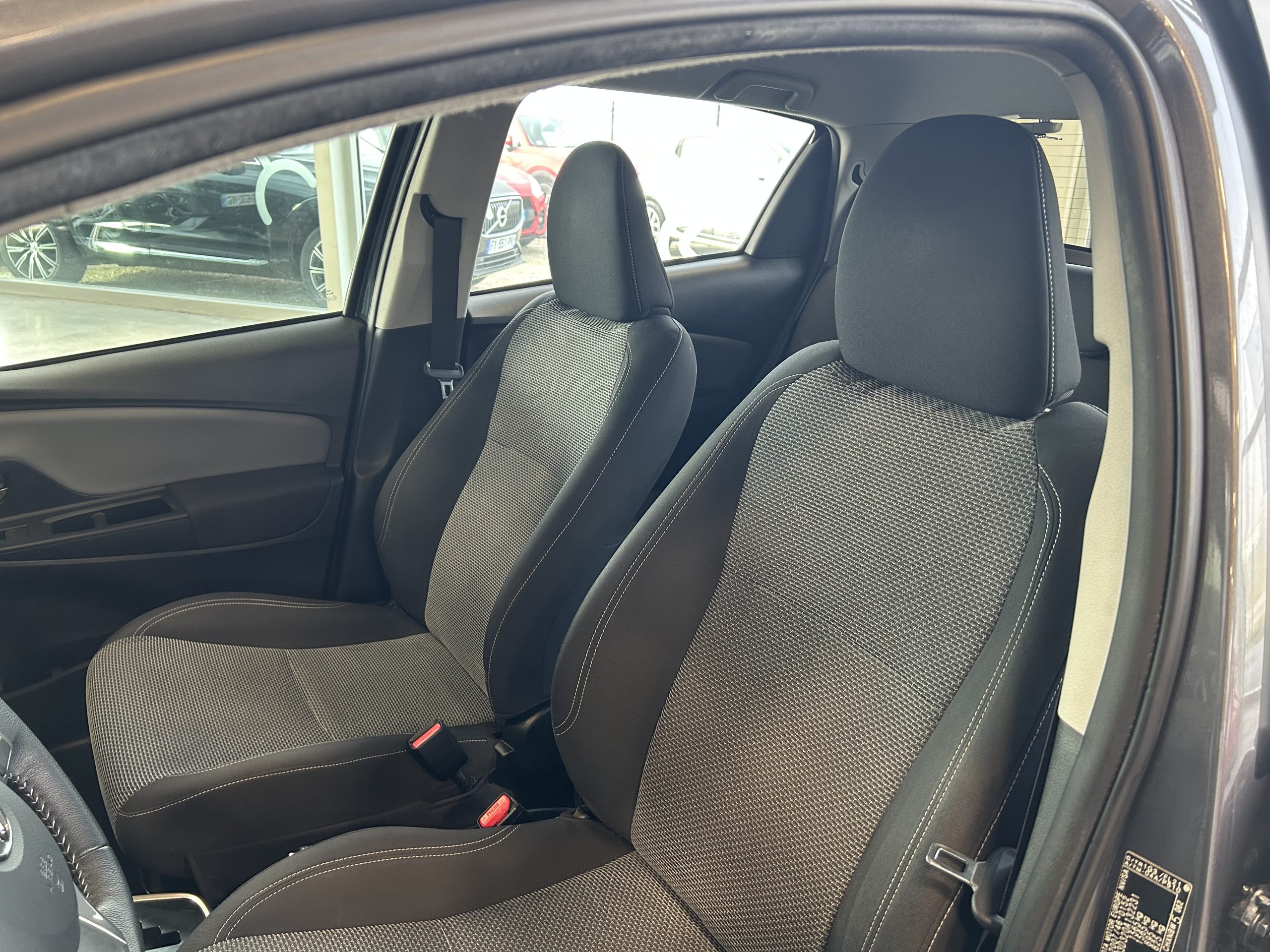 TOYOTA YARIS III (2) HYBRID 100H DYNAMIC 5P – Image 10