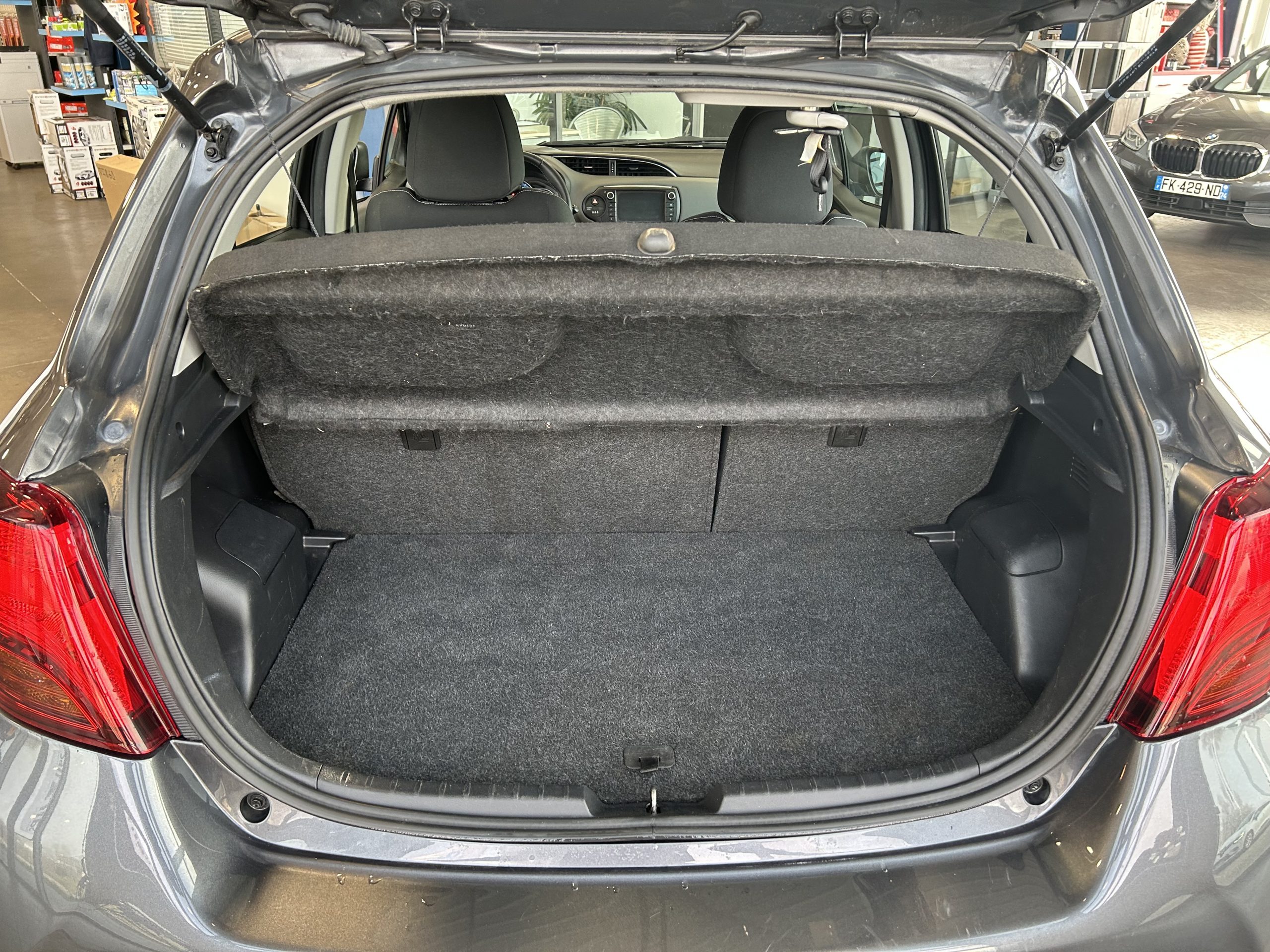 TOYOTA YARIS III (2) HYBRID 100H DYNAMIC 5P – Image 12