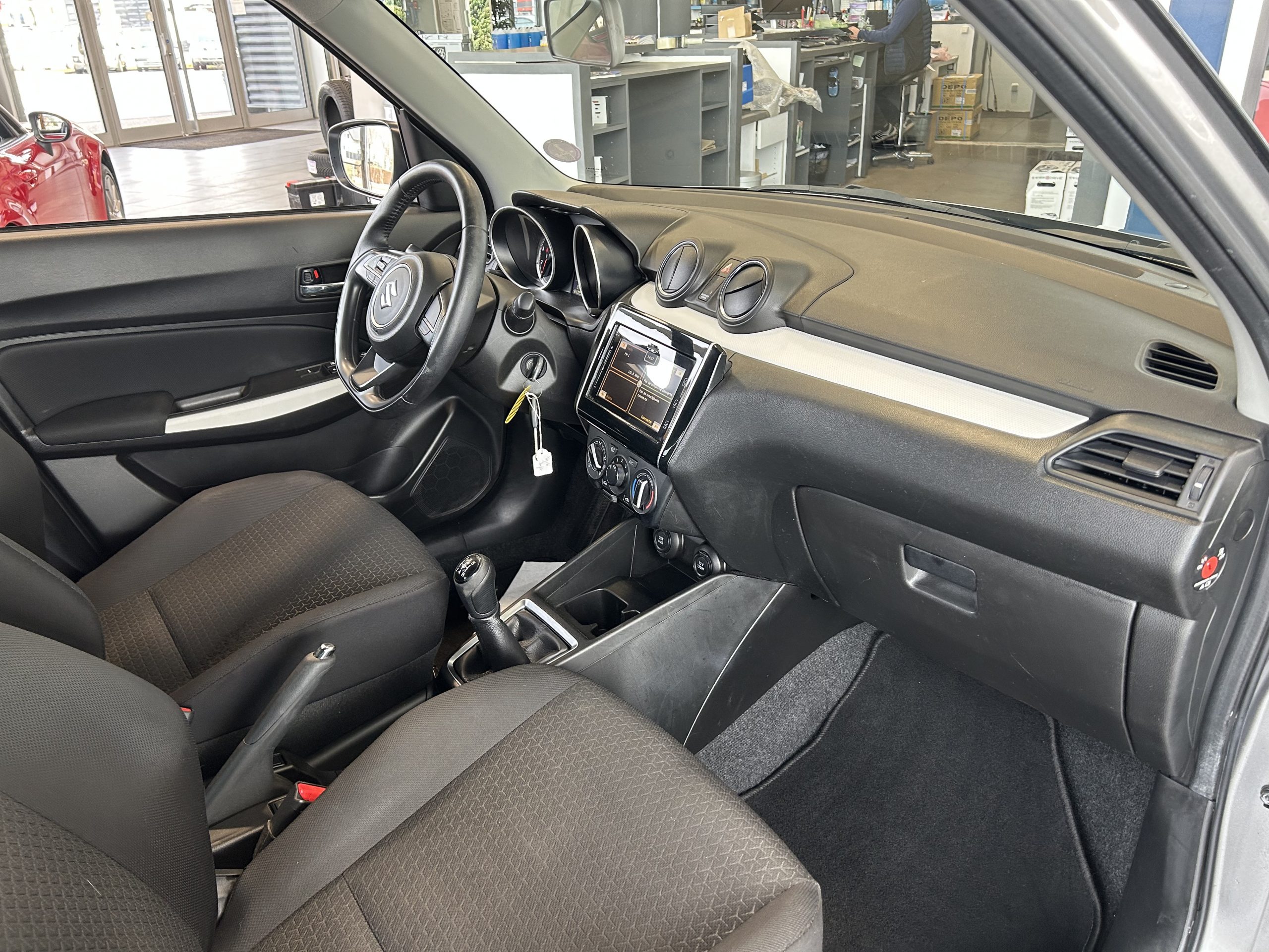 SUZUKI SWIFT IV 1.2 DUALJET 90 PRIVILEGE – Image 9