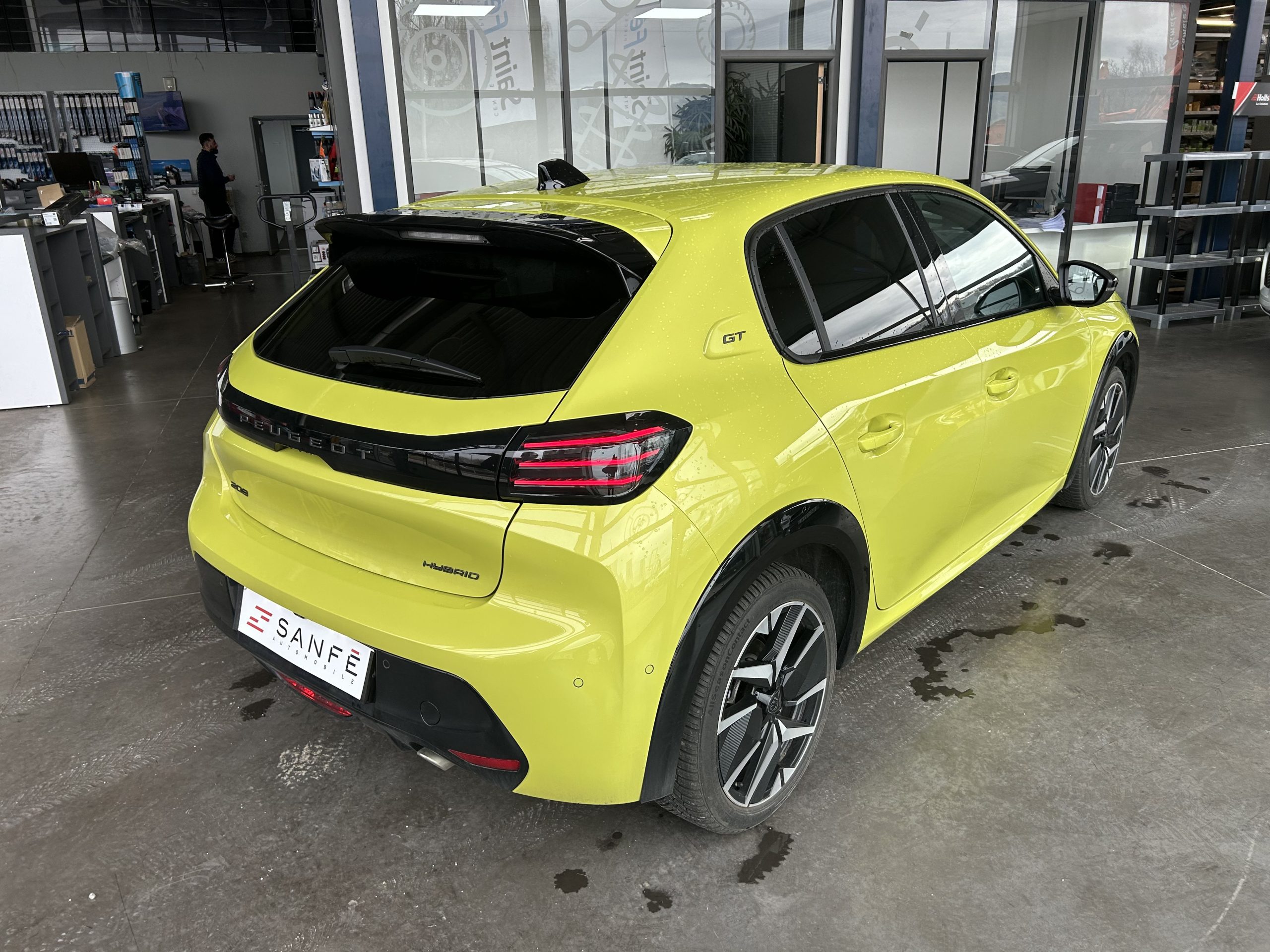 PEUGEOT 208 II (2) 1.2 HYBRID 100 GT E-DCS6 – Image 4