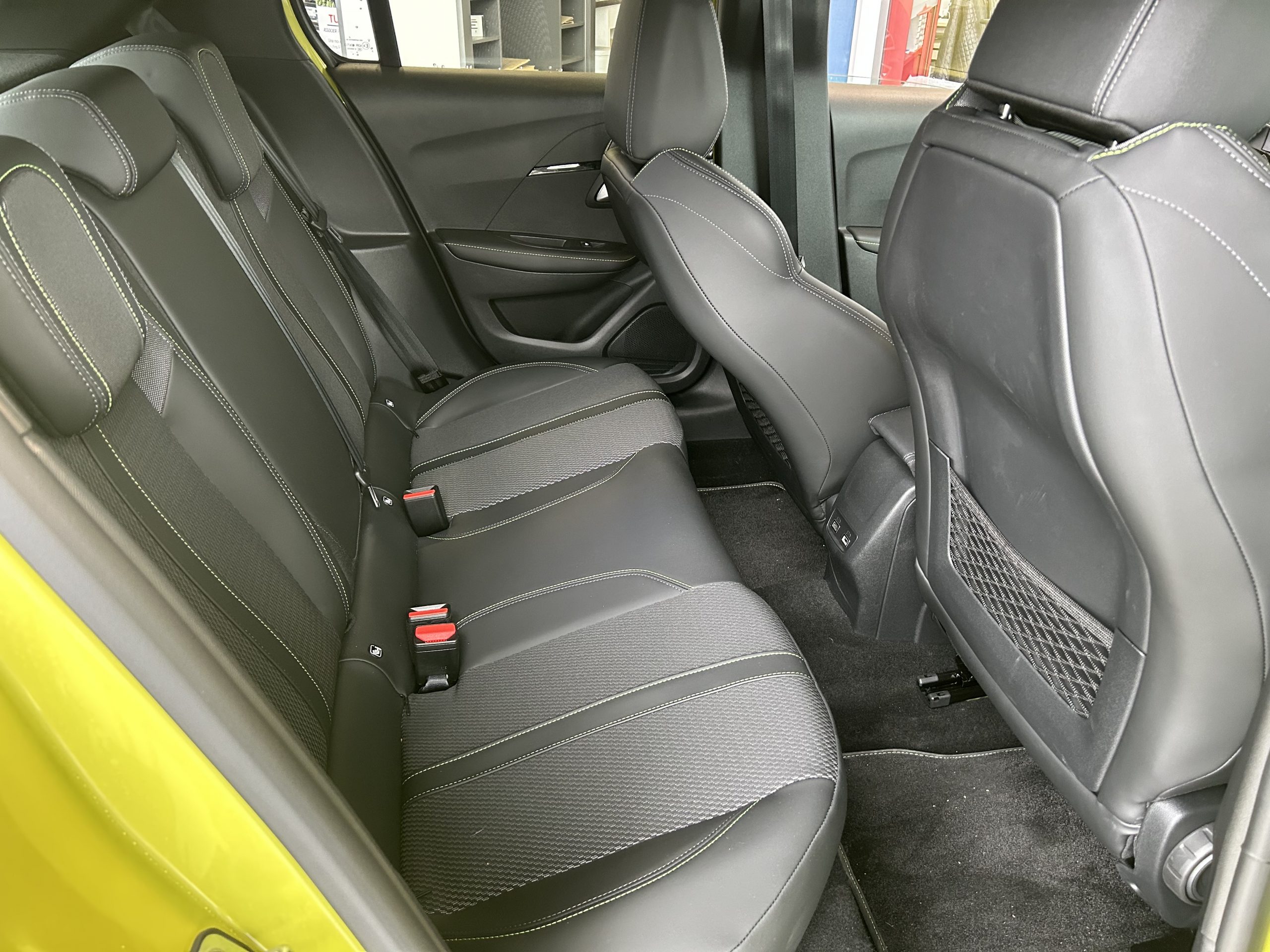 PEUGEOT 208 II (2) 1.2 HYBRID 100 GT E-DCS6 – Image 11