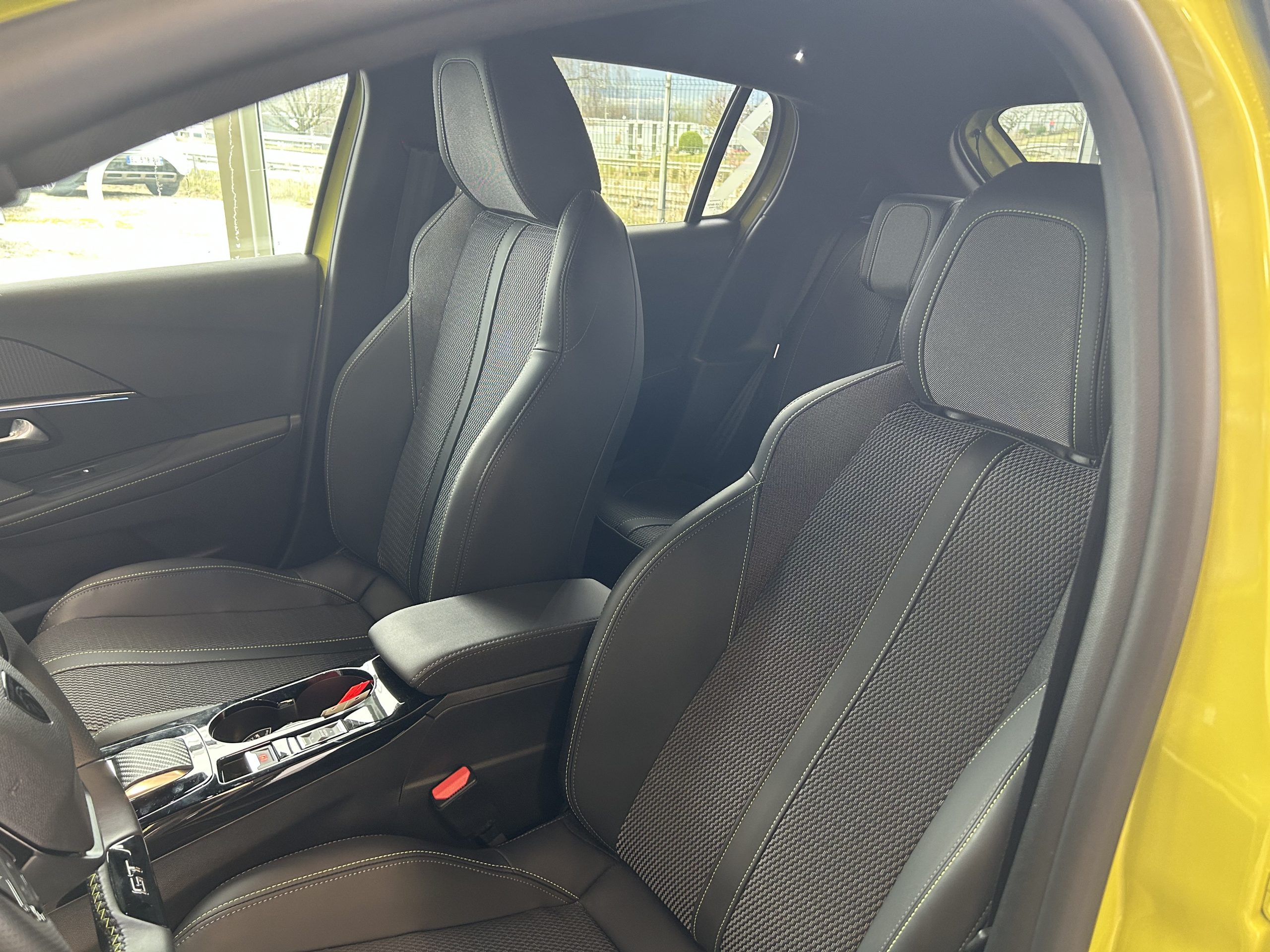 PEUGEOT 208 II (2) 1.2 HYBRID 100 GT E-DCS6 – Image 10