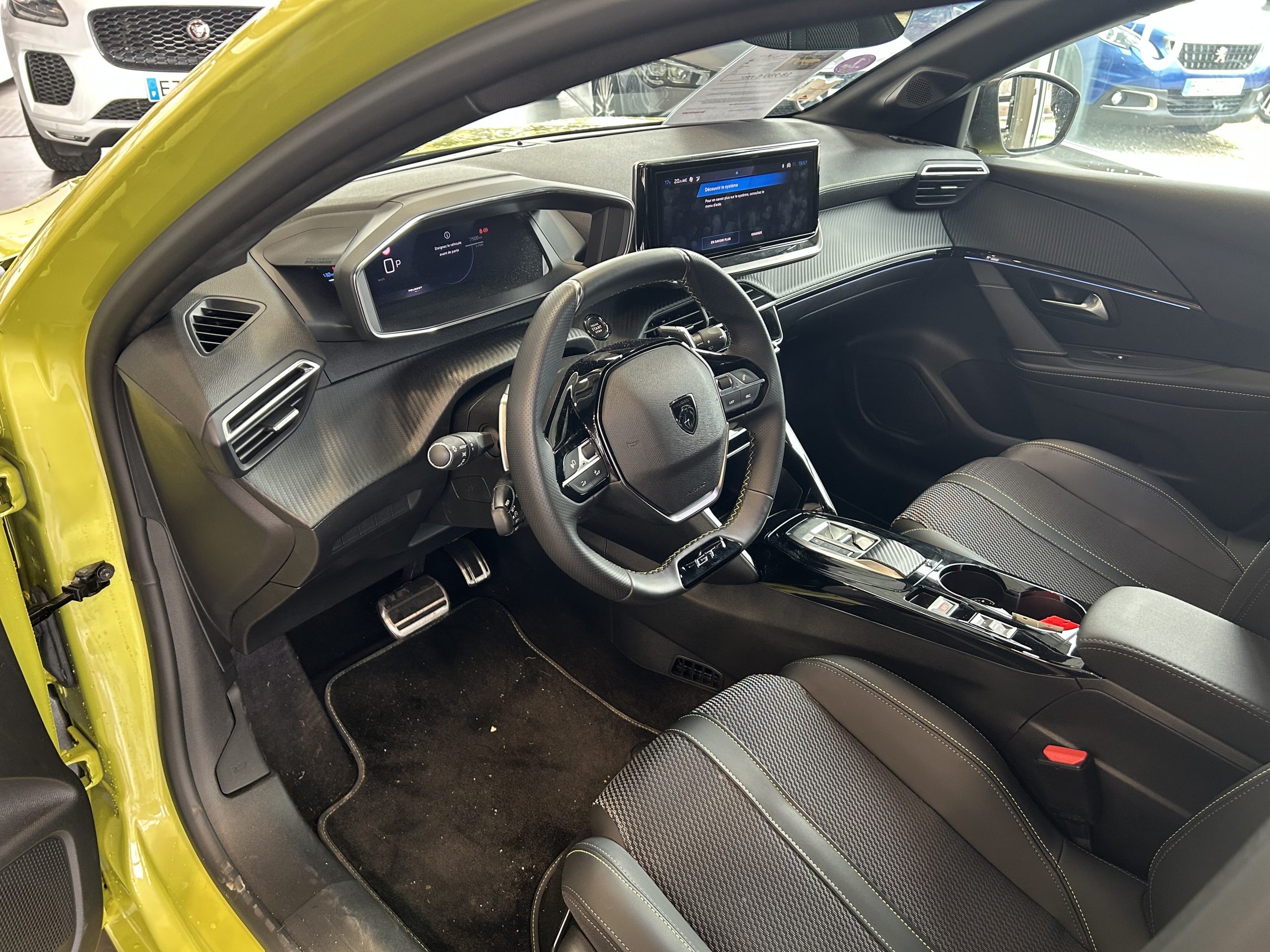 PEUGEOT 208 II (2) 1.2 HYBRID 100 GT E-DCS6 – Image 6