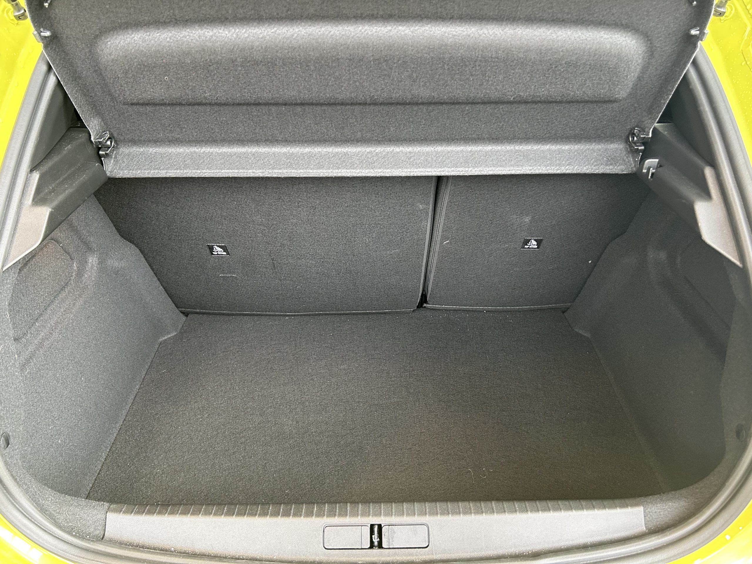 PEUGEOT 208 II (2) 1.2 HYBRID 100 GT E-DCS6 – Image 12