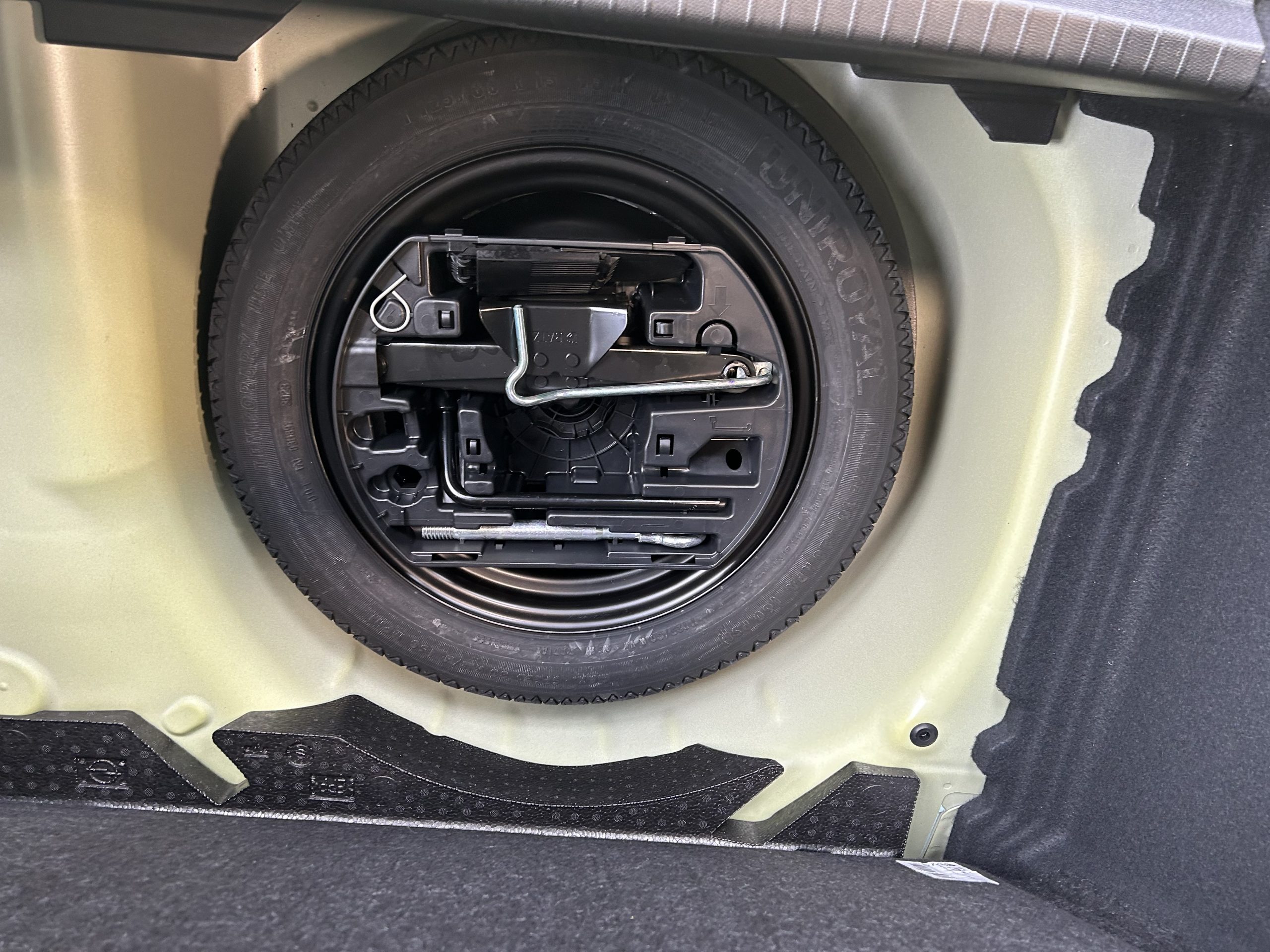 PEUGEOT 208 II (2) 1.2 HYBRID 100 GT E-DCS6 – Image 13