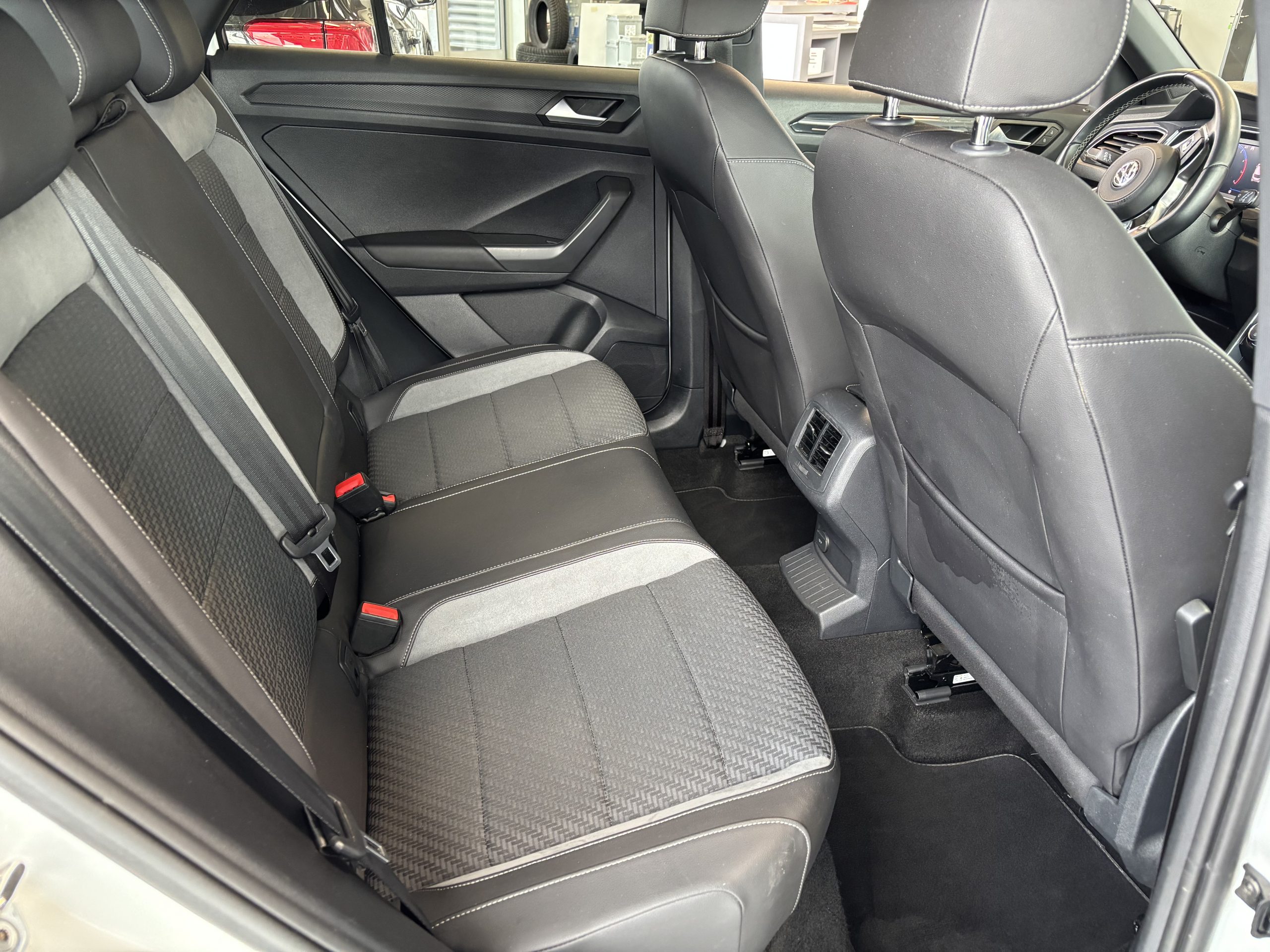 VOLKSWAGEN T-ROC 1.5 TSI 150 EVO R-LINE – Image 10