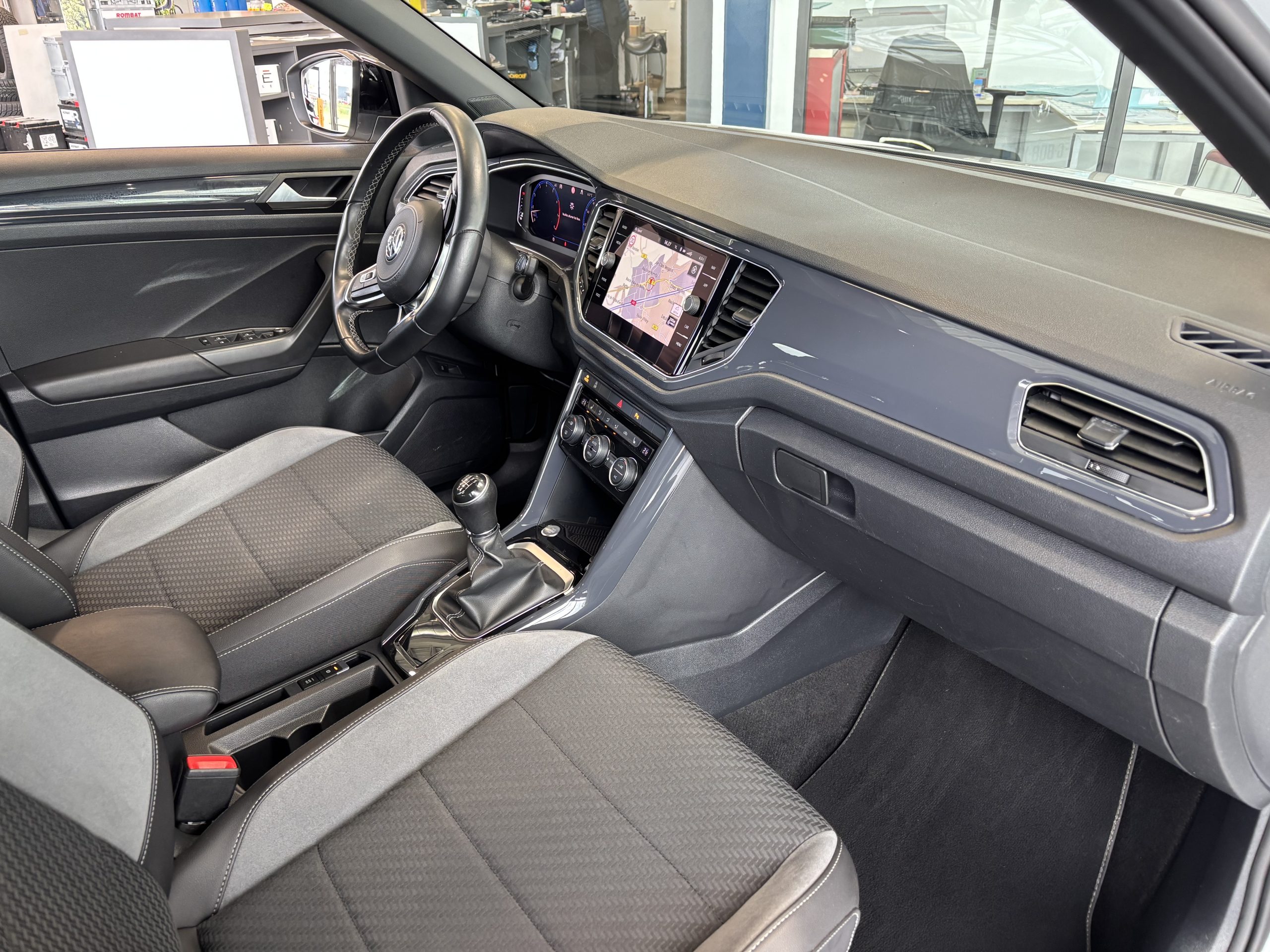 VOLKSWAGEN T-ROC 1.5 TSI 150 EVO R-LINE – Image 8