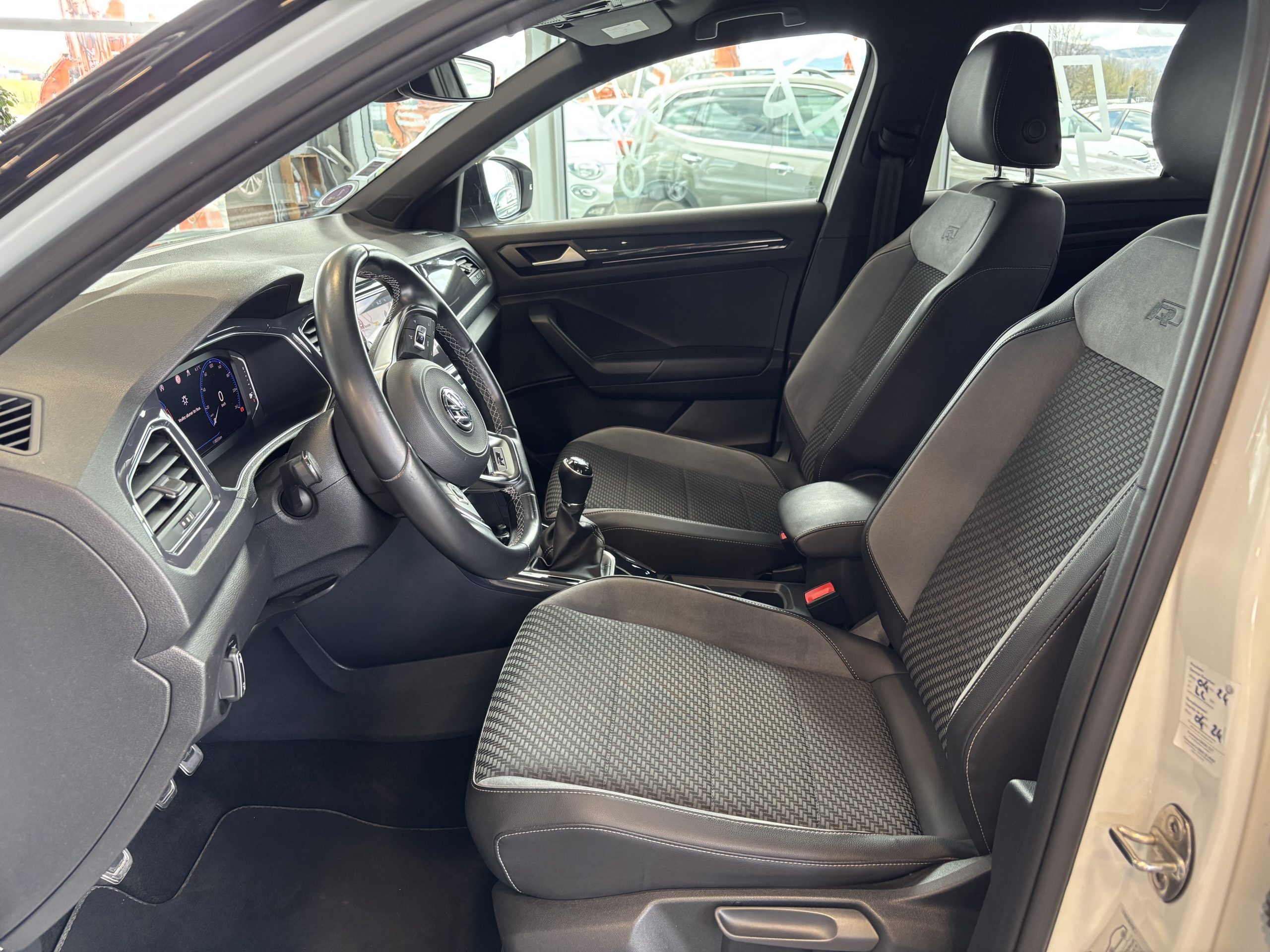 VOLKSWAGEN T-ROC 1.5 TSI 150 EVO R-LINE – Image 7